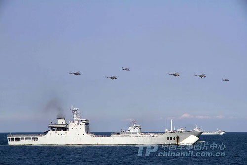 Trung Quốc ưu tiên biên chế tàu chiến mới cho Hạm đội Nam Hải. Trong hình là lực lượng tàu đổ bộ của Hạm đội Nam Hải tập trận đổ bộ.